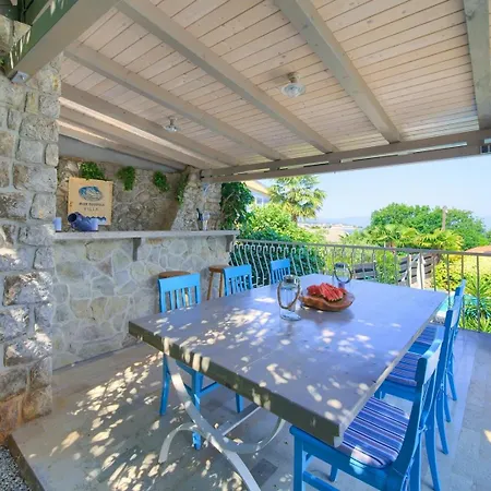 Villa With Private Pool Near The Krk *